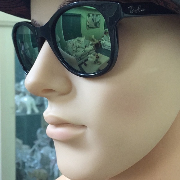 Ray-Ban Sunglasses - Picture 4 of 8